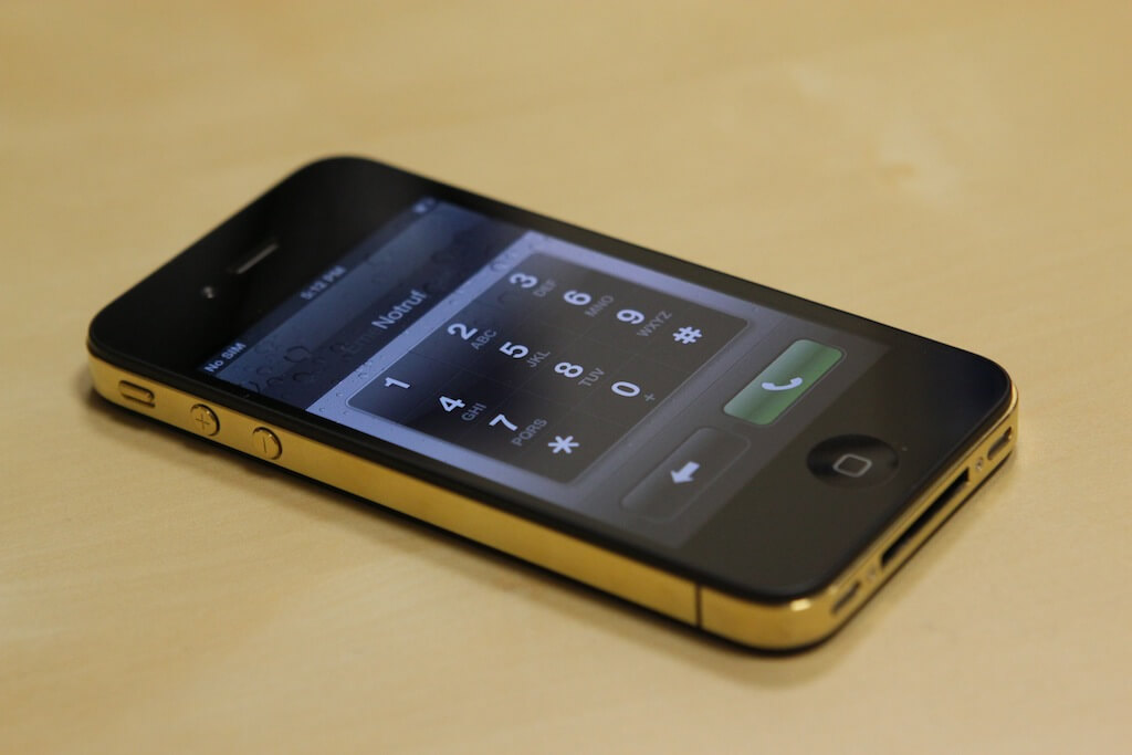 Золотой iPhone 4 появился в России IMG_9979