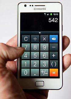 Call on a Samsung Galaxy S2 smartphone with the keyboard Call on a Samsung Galaxy S2 smartphone with the keyboard